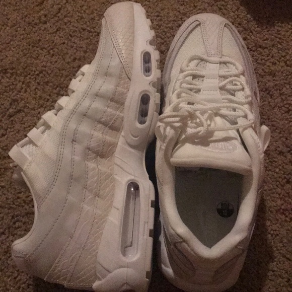 Brand new shoes - Picture 2 of 4